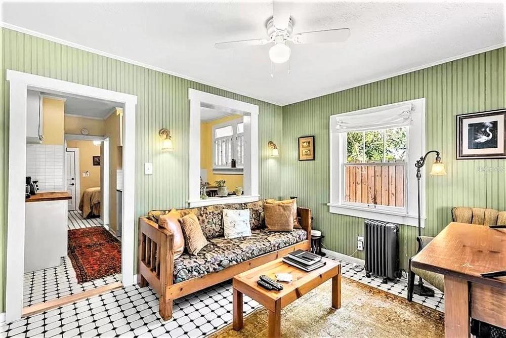 Charming 1923 Cottage at Erehwon Retreat